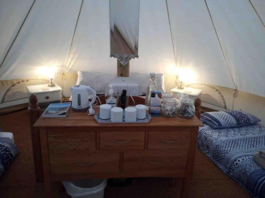 Cox Hill Glamping Badger 호텔 트루로 외부 사진