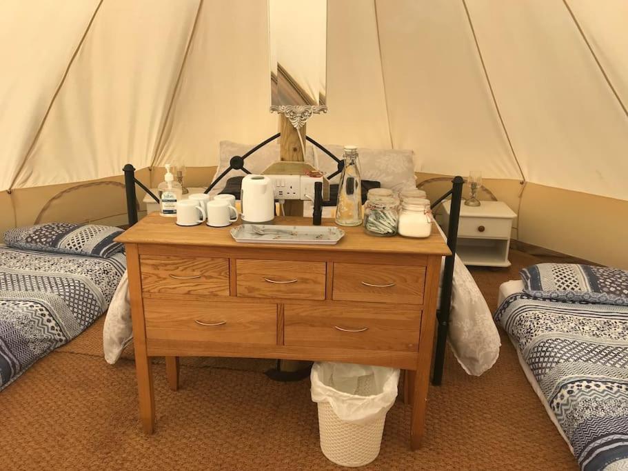 Cox Hill Glamping Badger 호텔 트루로 외부 사진