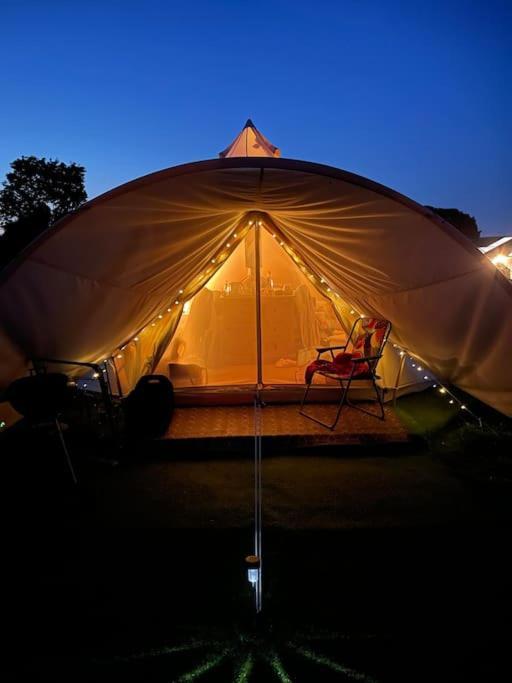 Cox Hill Glamping Badger 호텔 트루로 외부 사진